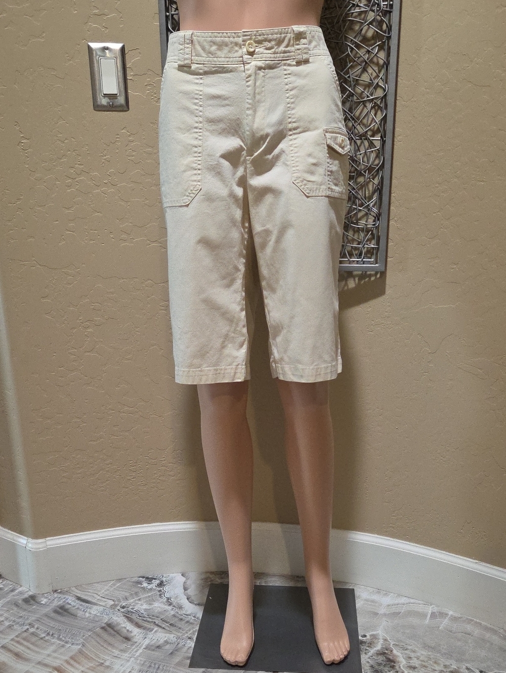 Dockers Collection Women's Knee-Length Utility Shorts in Cream